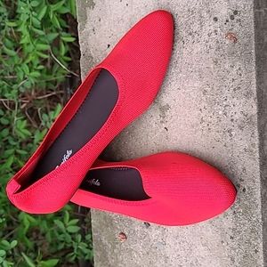 NWOB elmo red Breifola point toe flat shoes Size 10